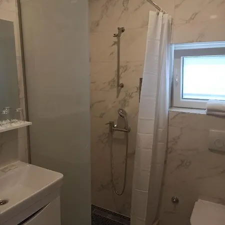 Konukevi Peric 3*